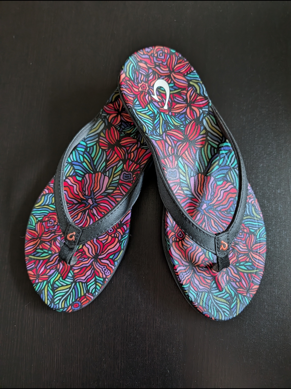 OluKai Women's Black/Pink/Blue Multicolor Floral Footbed Flip Flops SZ 6